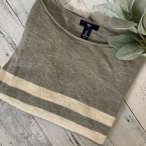 Gap sweater